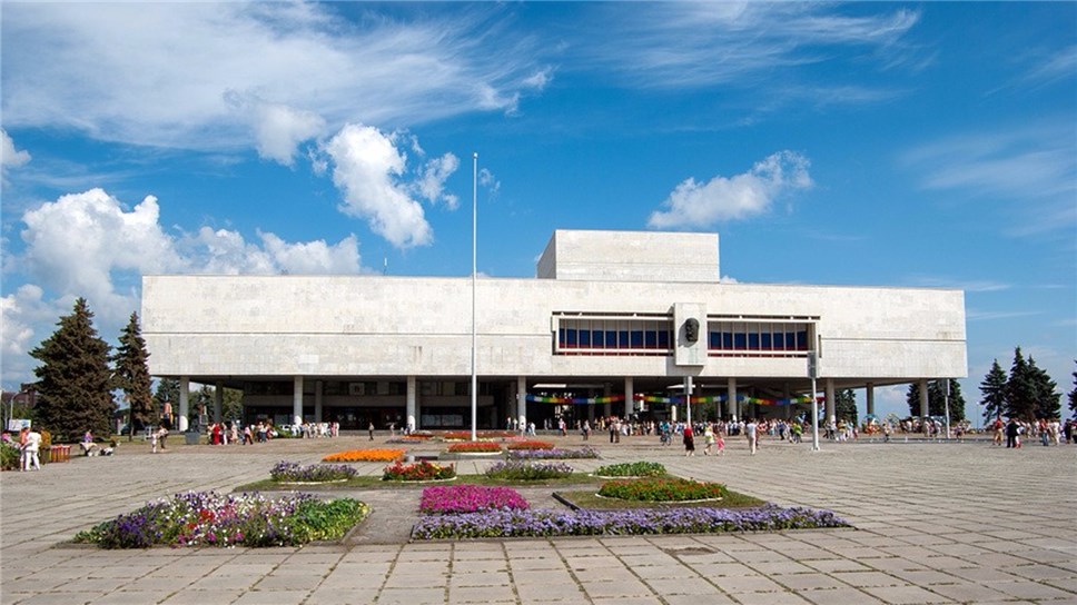 В Ульяновске открылась выставка "Будни великих строек", посвященная стройке города
