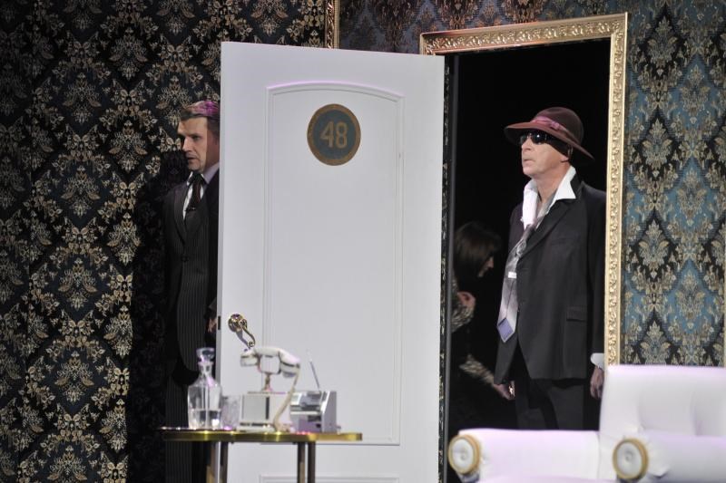 Сцена из спектакля "Он, она, окно...". Фото: официальный сайт Камчатского театра драмы и комедии