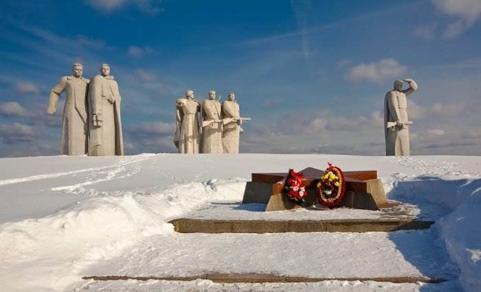 Памятник героям-панфиловцам в Подмосковье. Фото: art-assorty.ru