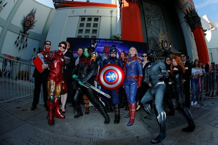 Фанаты "Мстителей" перед премьерой в Голливуде. Фото: Reuters