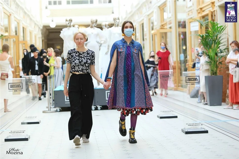 Студенты Московского государственного института культуры представили эксклюзивные коллекции одежды на международном фестивале этномоды