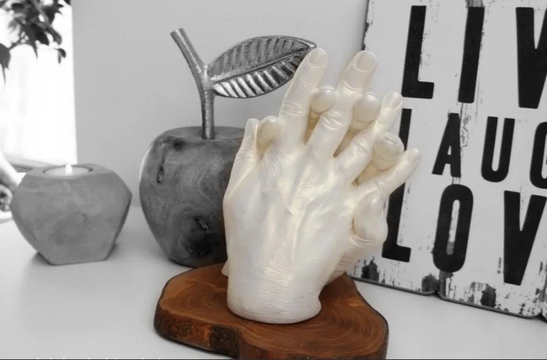 Джонс Джорней. Креативный слепок рук. Фото: artsculpture.spb.ru