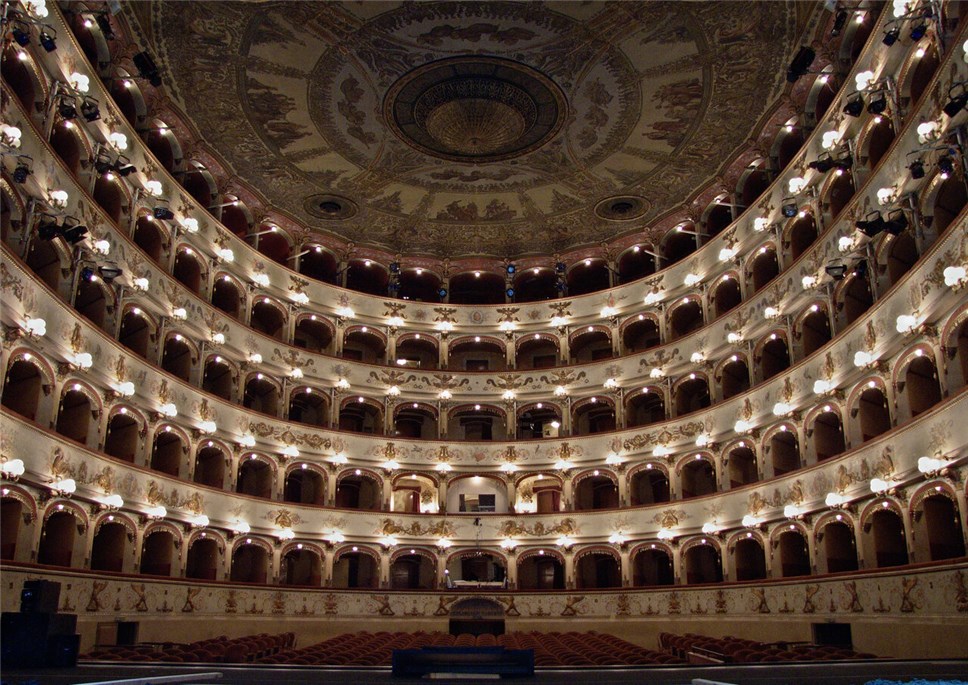 Театр Teatro Comunale в Ферраре. Фото: yandex.ru/maps/