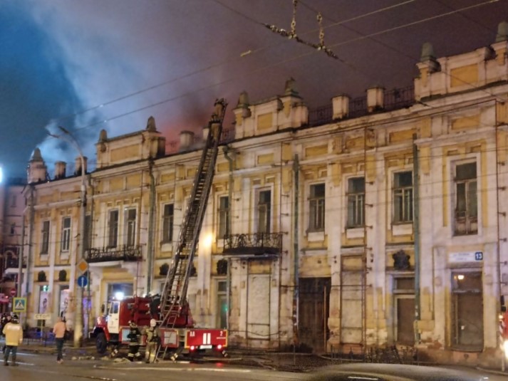 Пожар в ТЮЗе. Фото: ИА IrkutskMedia