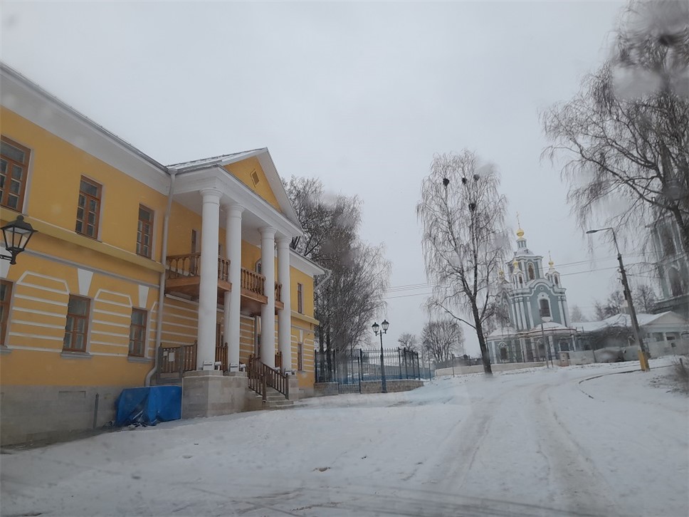 Дом с колоннами и Никольский собор в Крапивне. Все фото, кроме особо оговоренных - Е. Сафроновой.