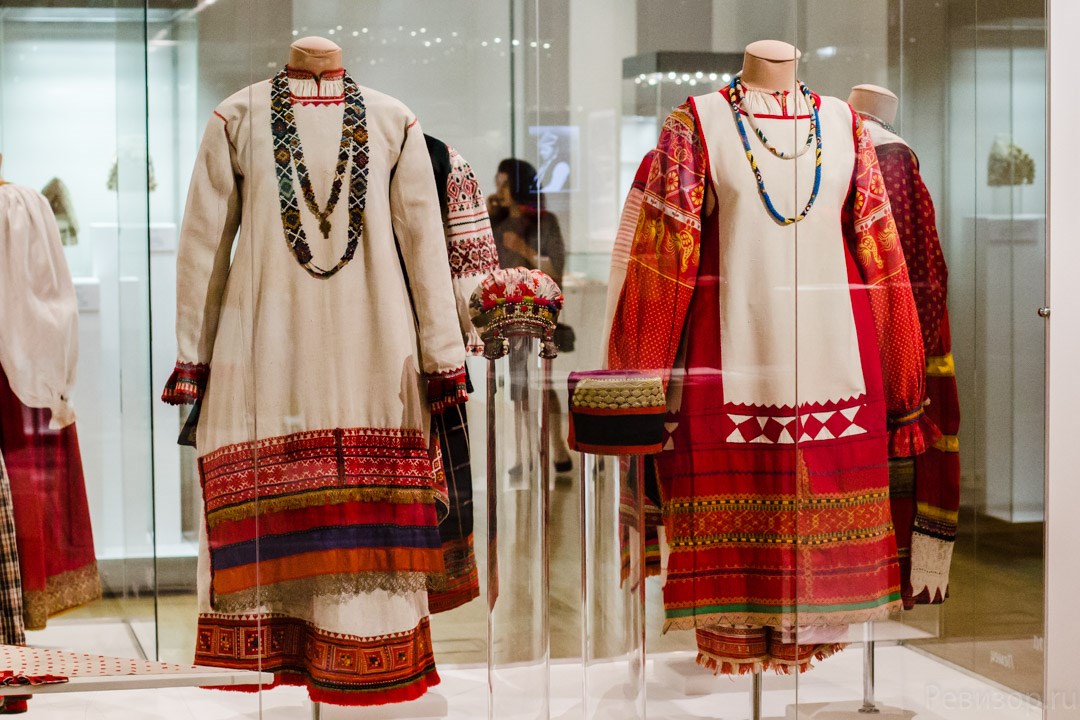 Выставка "Праздничная одежда народов России" в Государственном Историческом музее