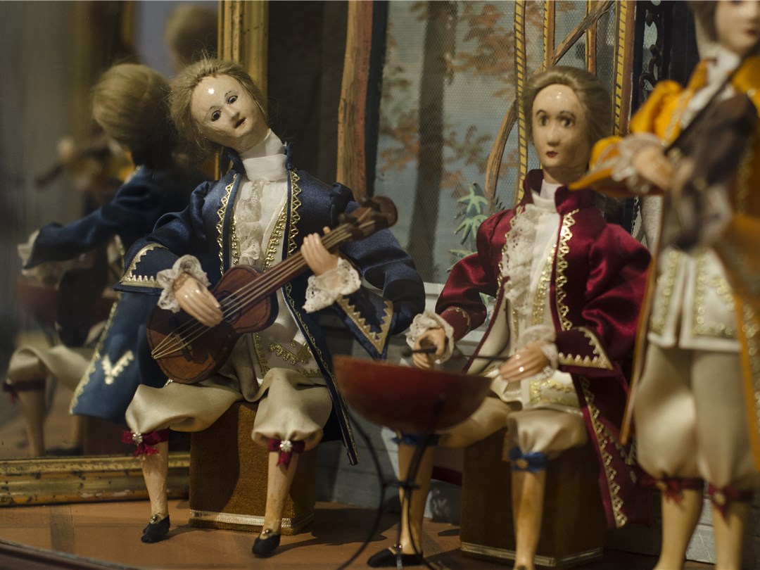 Новогодние сюрпризы: сказочная выставка кукол
