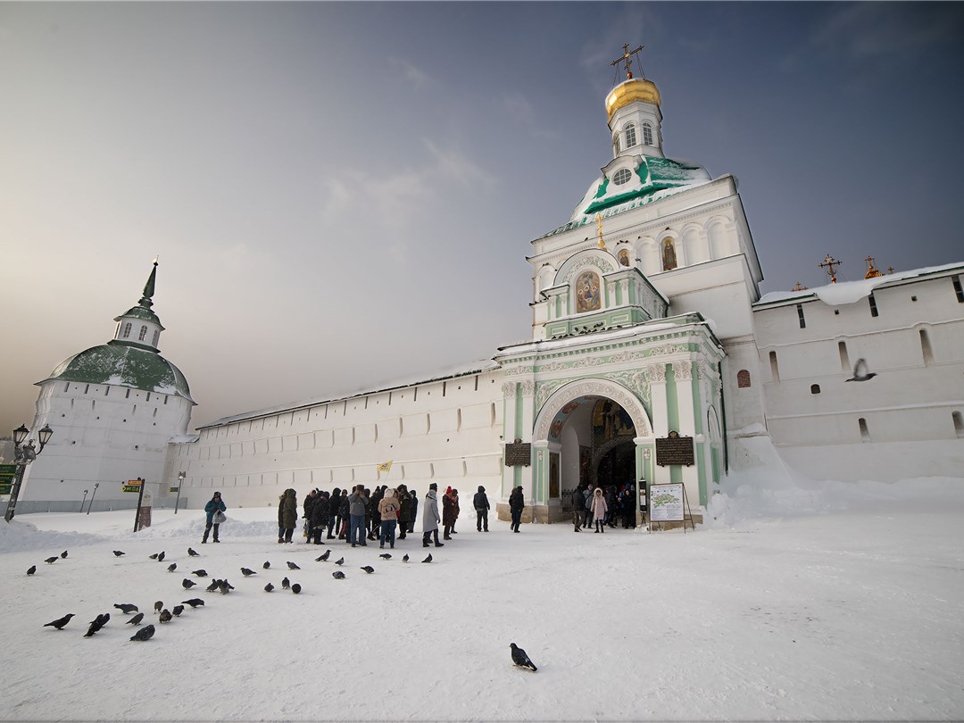 В Свято-Троицкой Сергиевой Лавре всегда много туристов. Фото: Арина Депланьи