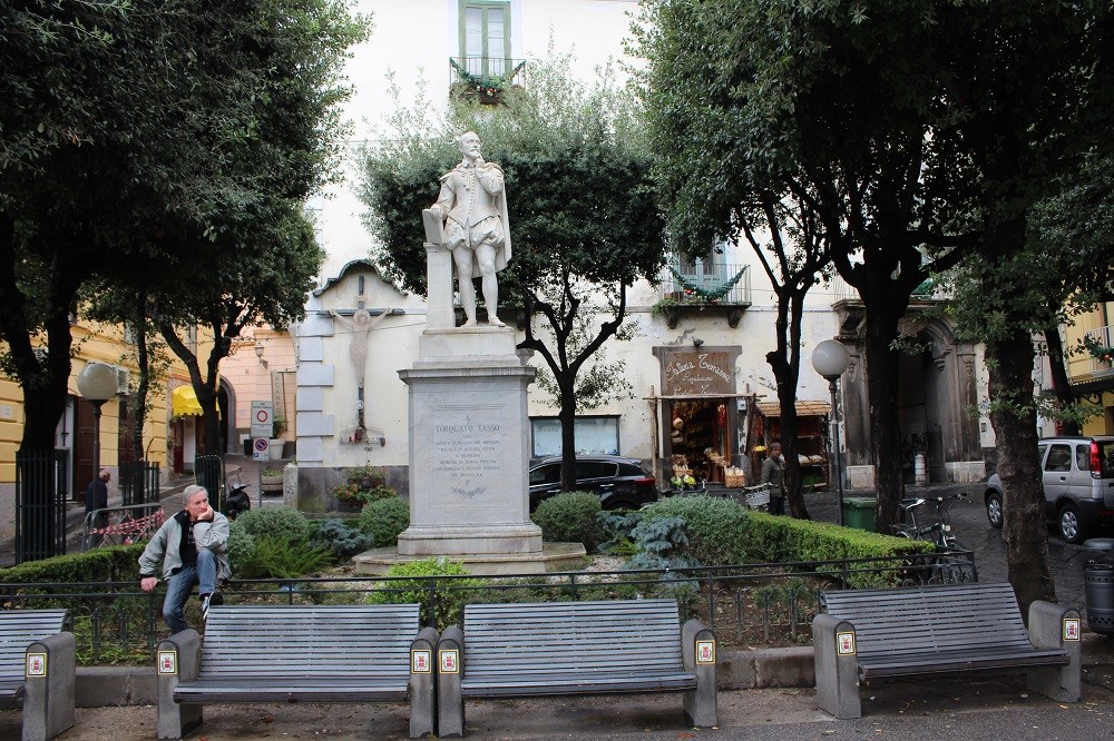 Памятник Торквато Тассо в Сорренто